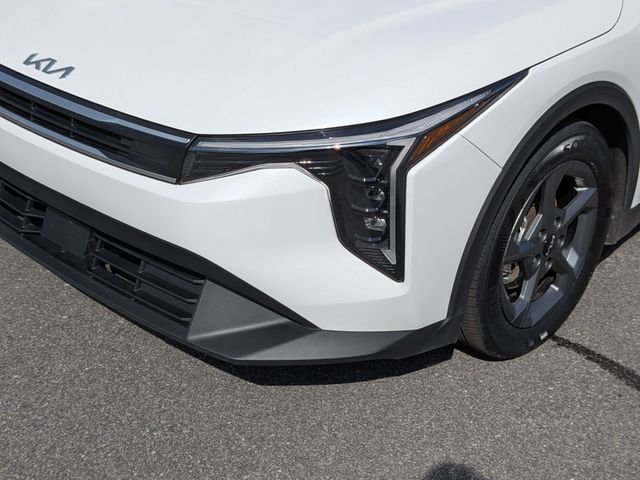 Certified Used 2025 White Kia LXS image 9