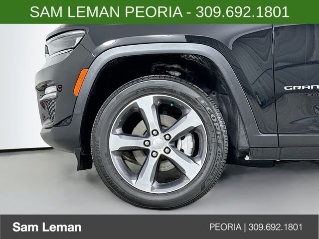 New 2025 Diamond Black Crystal Pearl-Coat Exterior Paint Jeep Limited image 31