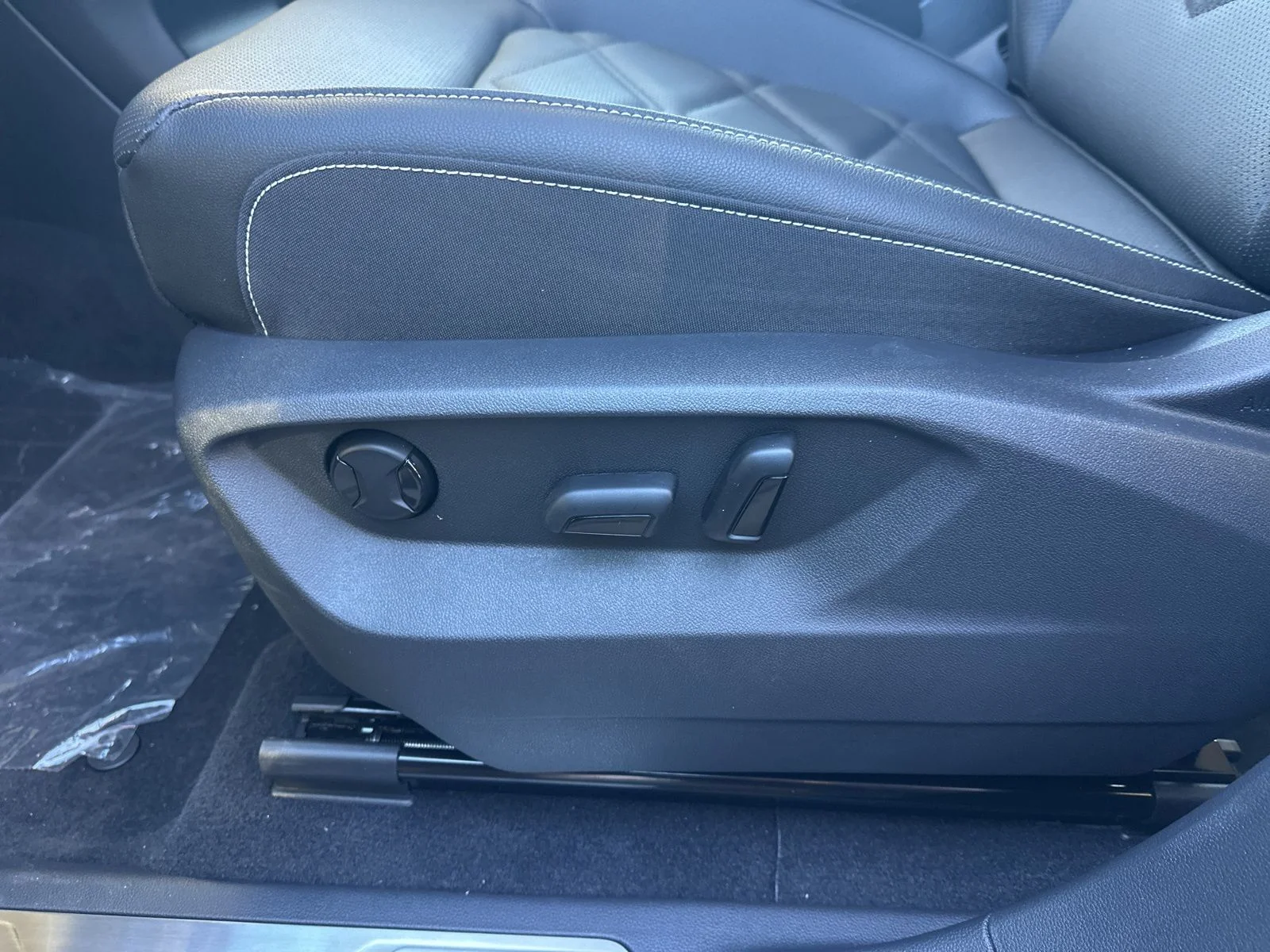 2026 Volkswagen Atlas SE w/Tech - Photo 13