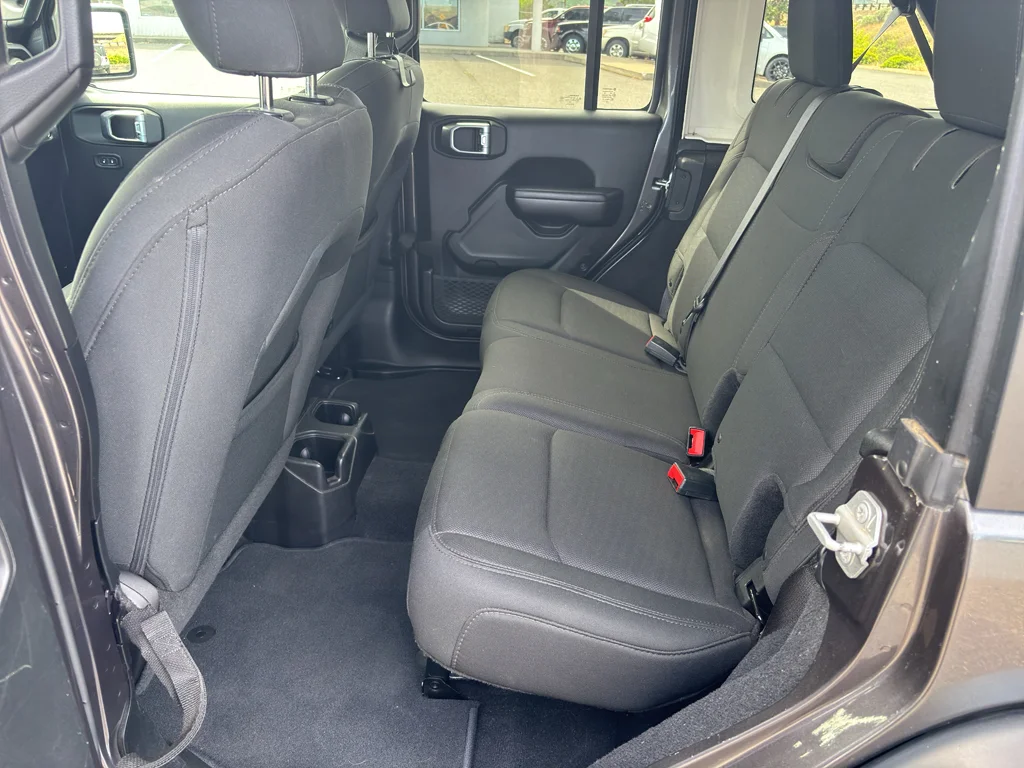 Used 2018 Granite Crystal Metallic Clearcoat Jeep Sport S image 13