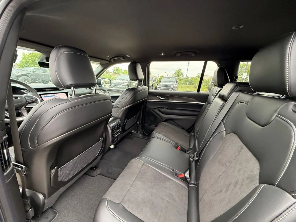 New 2026 Baltic Gray Metallic Clear-Coat Exterior Paint Jeep Laredo image 23