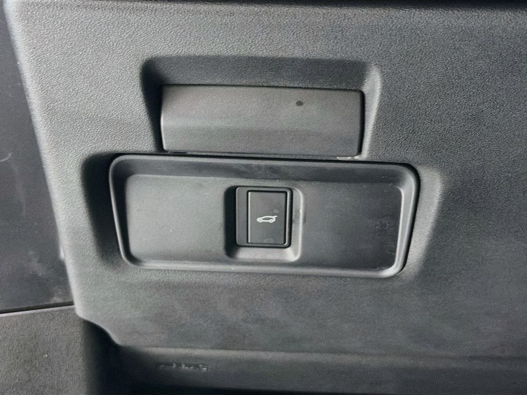 New 2026 Santorini Black Land Rover S image 10