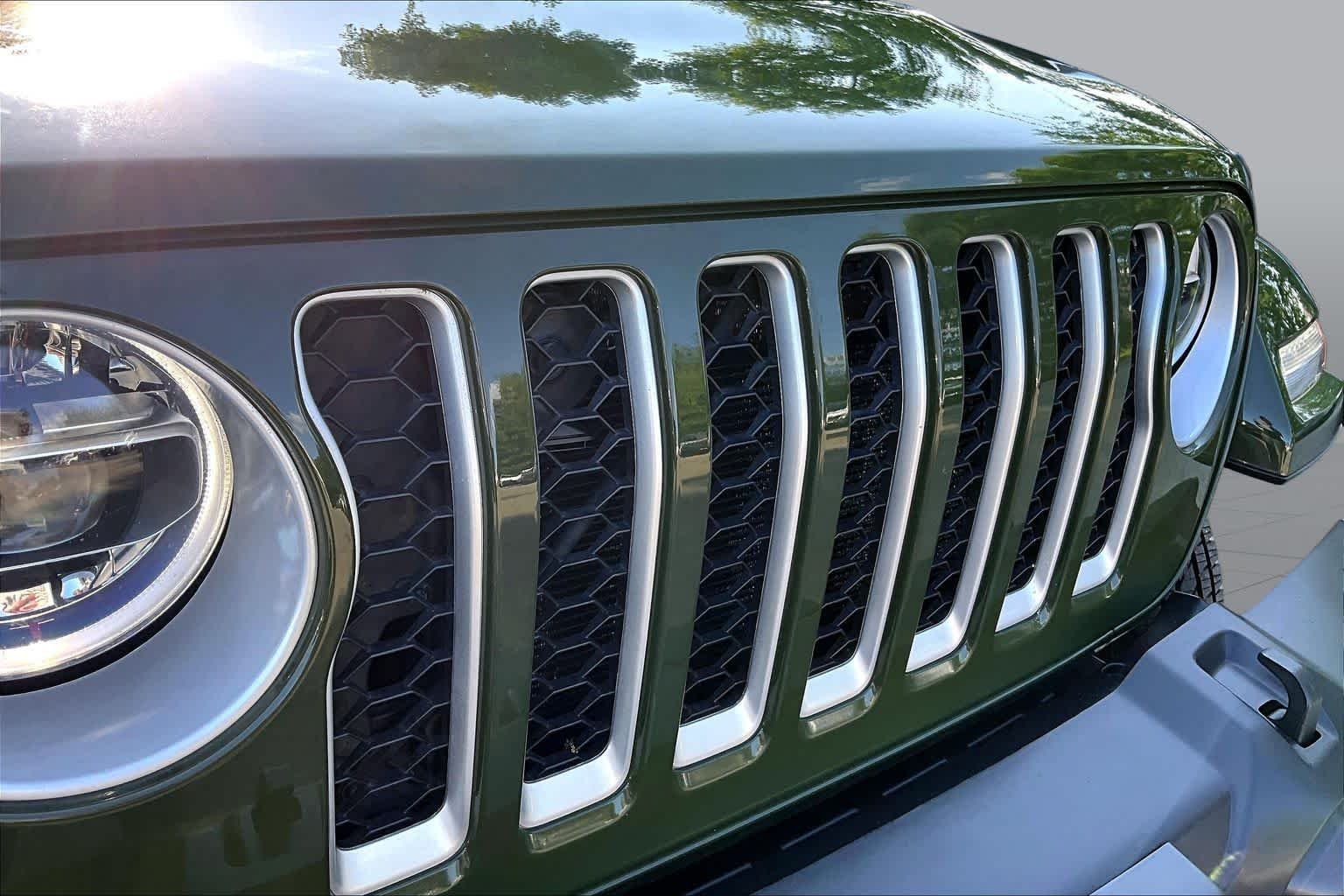Used 2021 Sarge Green Clearcoat Jeep Unlimited Sahara image 28