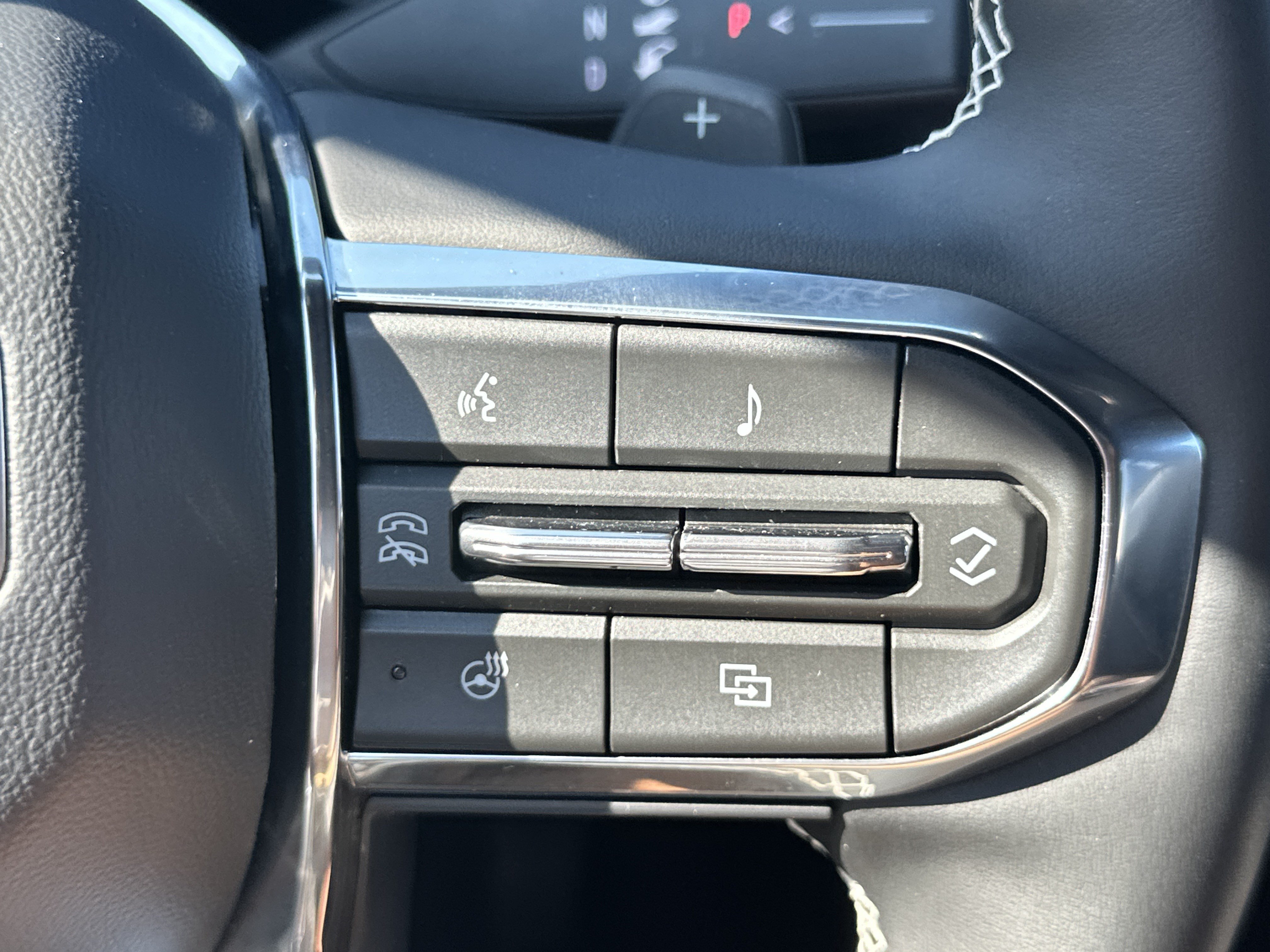 2026 GMC Acadia Denali Ultimate - Photo 28