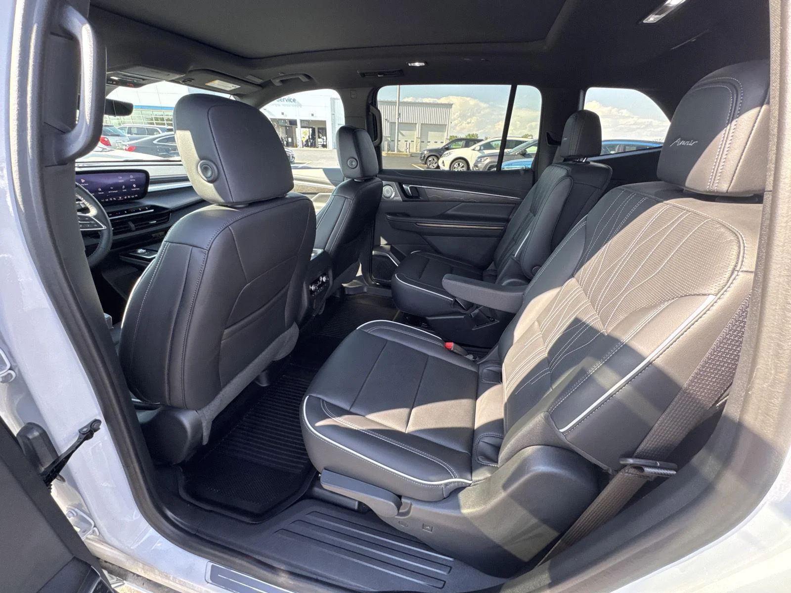 Used 2025 White Frost Tricoat Buick Avenir image 11