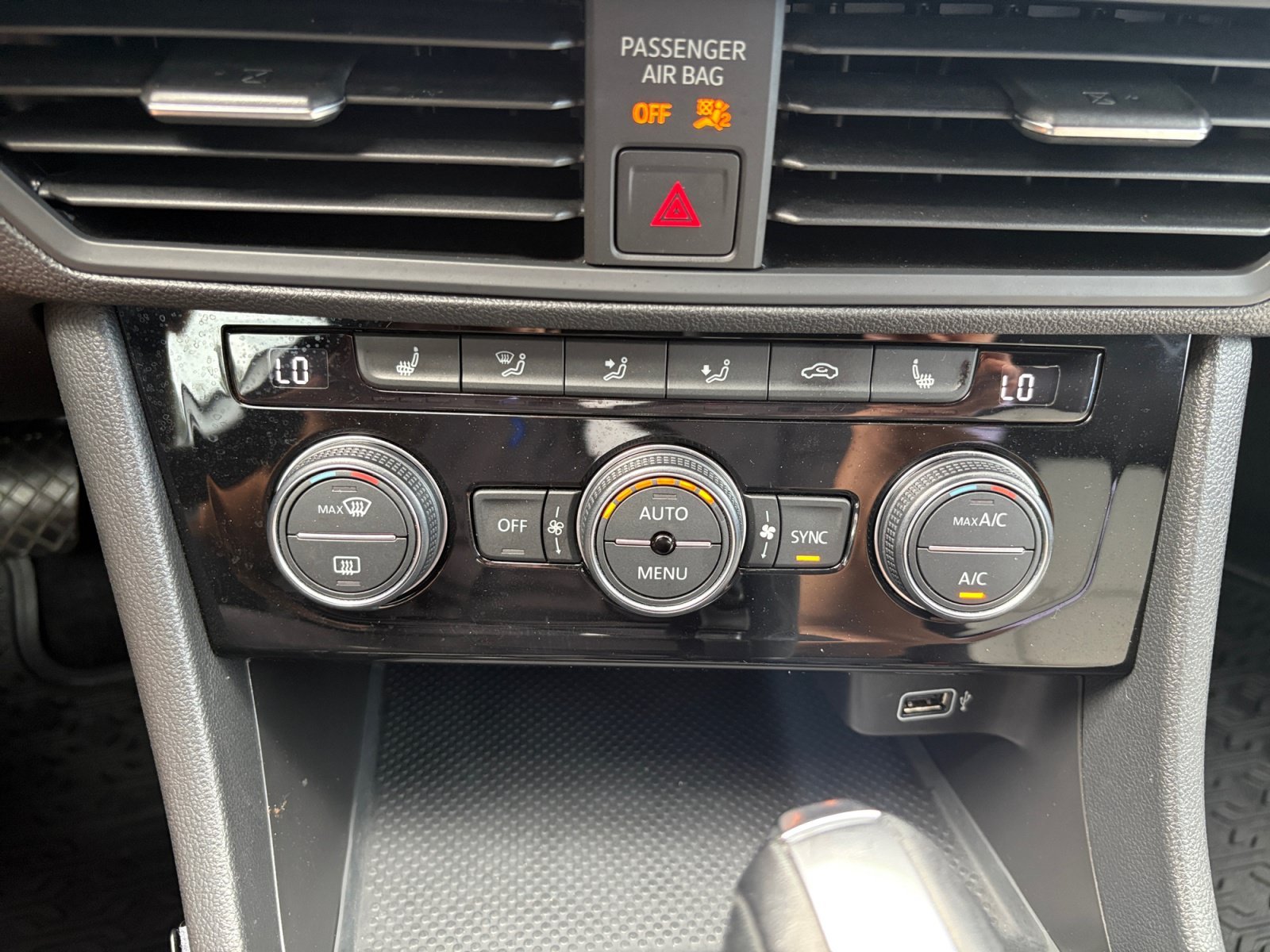 Used 2019 Pure White Volkswagen R-Line image 17