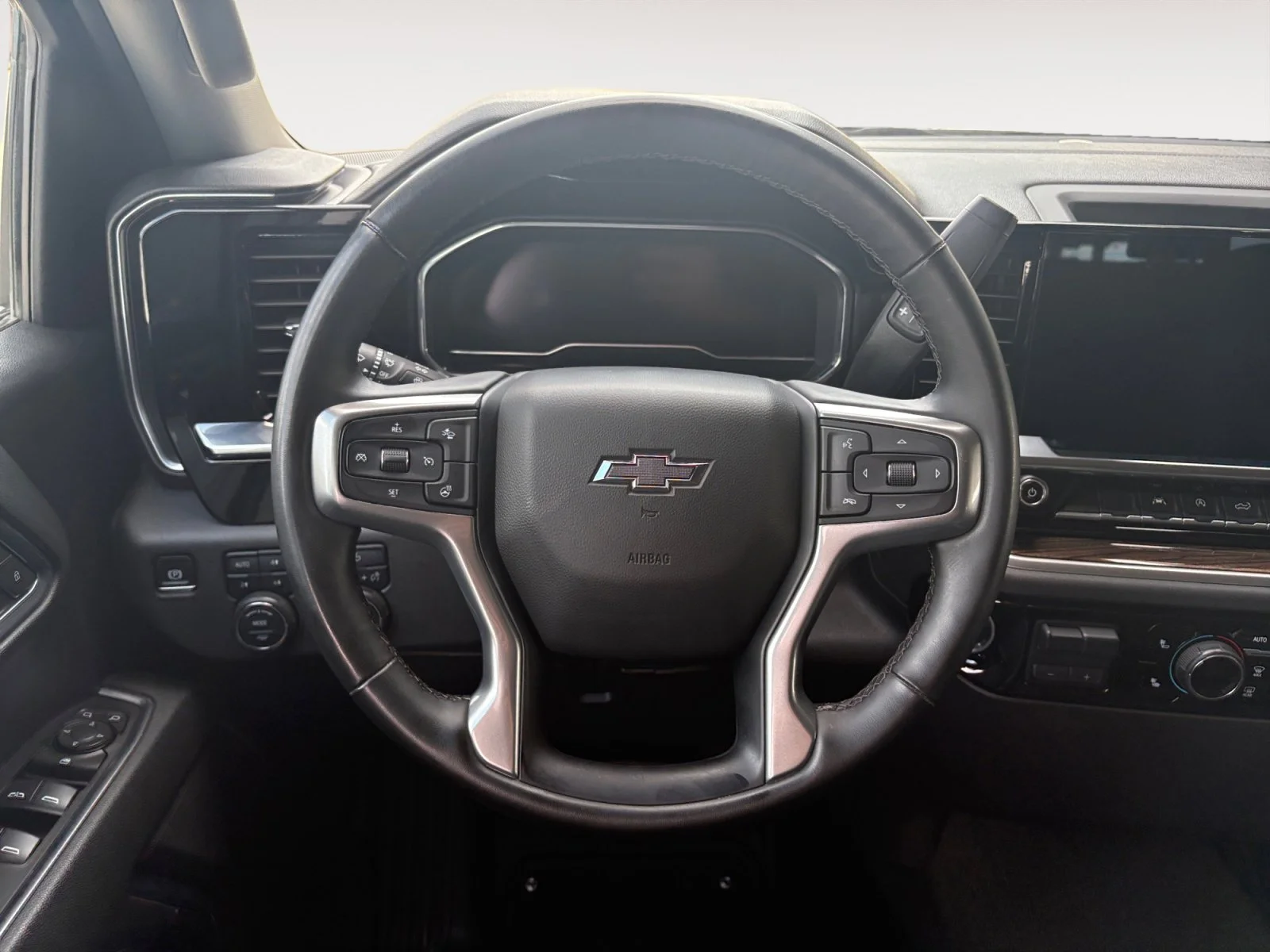 Used 2025 Summit White Chevrolet LT Trail Boss image 14