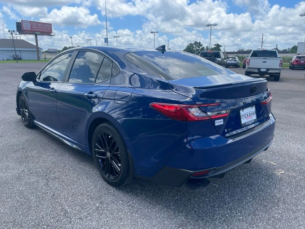 2025 Toyota Camry SE - Photo 10