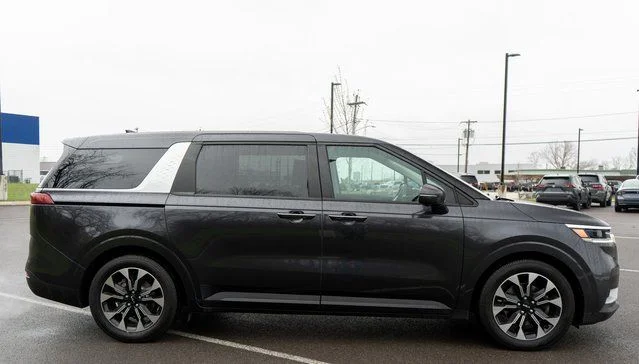 Used 2024 Gray Kia EX image 5