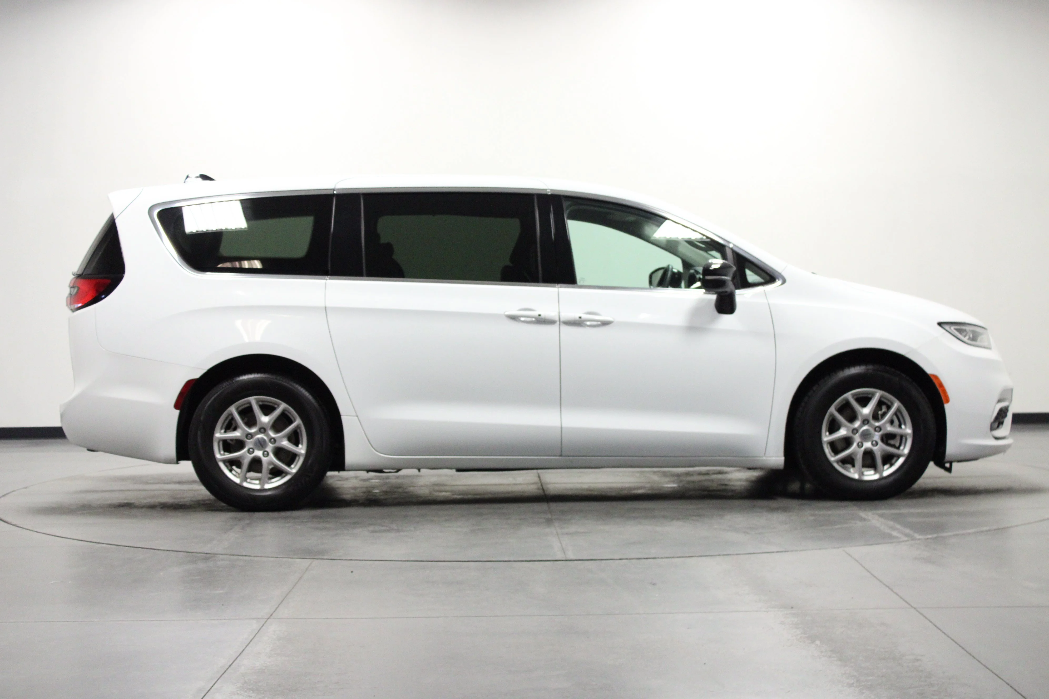 Used 2024 Bright White Clearcoat Chrysler Touring L image 3