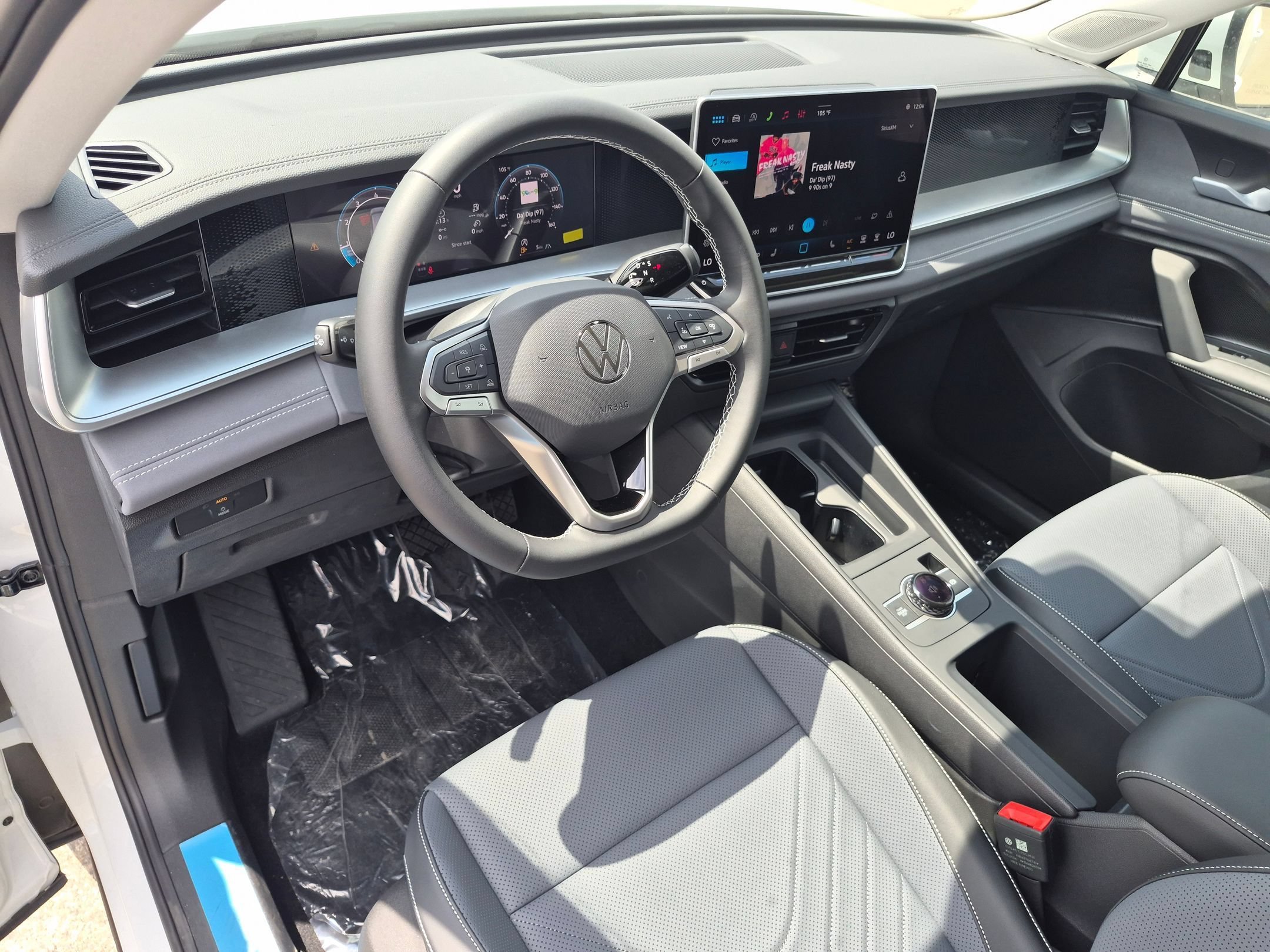 New 2026 Pure White Volkswagen SE image 14