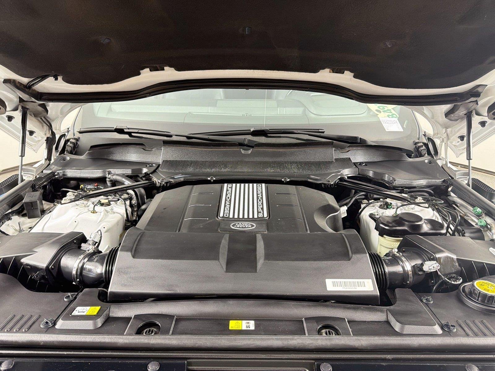 Used 2021 Fuji White Land Rover P525 V8 Westminster image 31