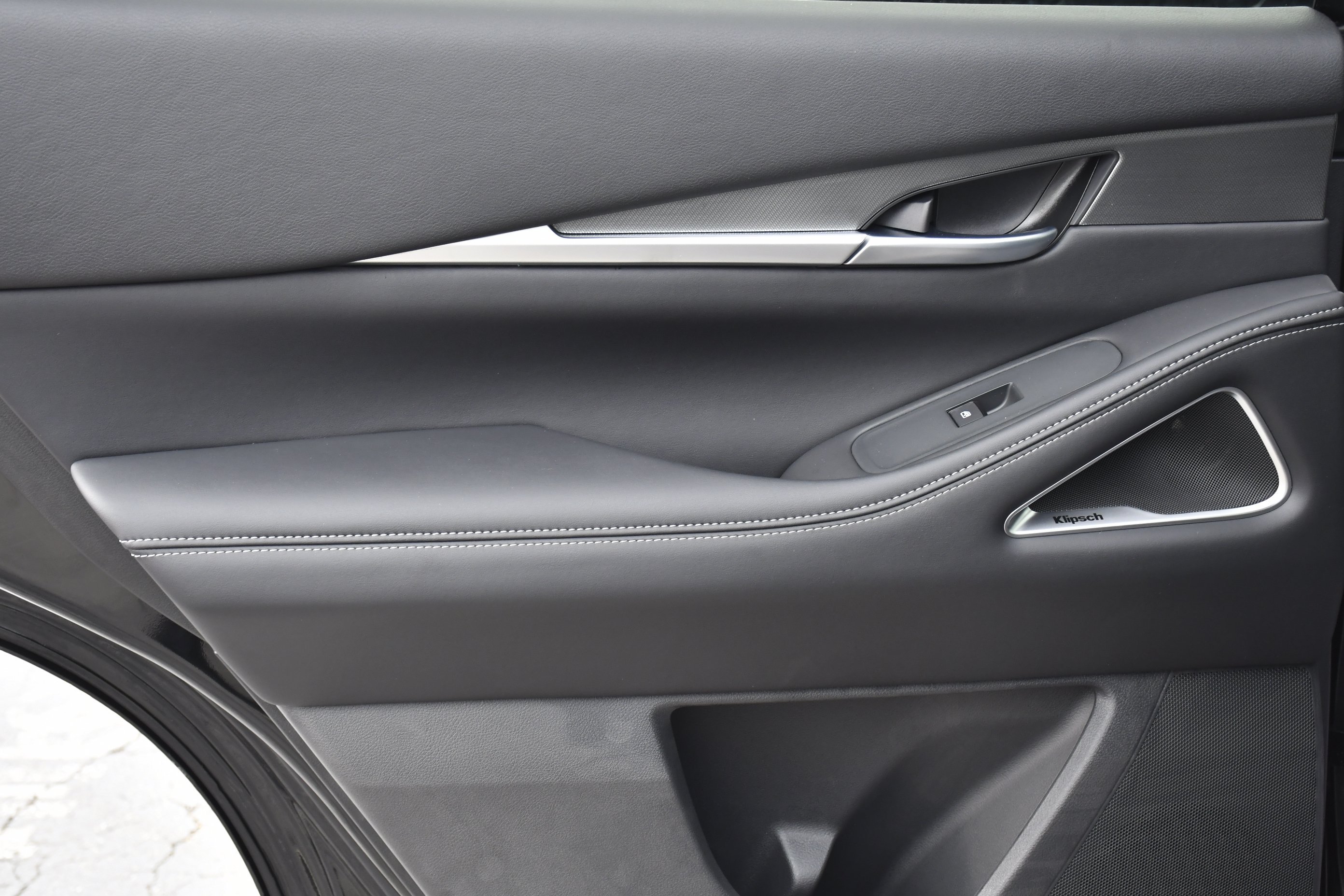 New 2027 MINERAL BLACK INFINITI Luxe FWD image 31