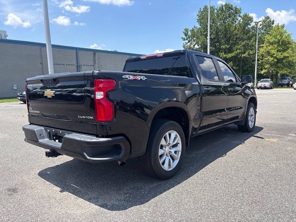 Used 2022 Black Chevrolet Custom image 17