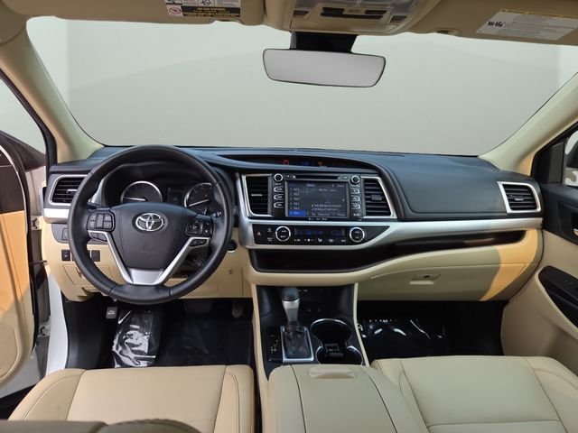 Used 2019 Blizzard Pearl Toyota XLE image 2