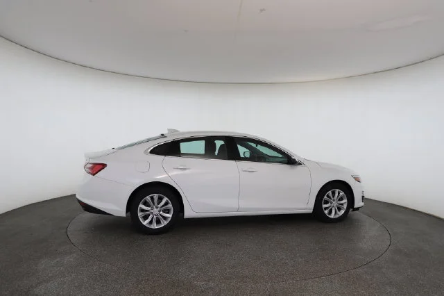 Used 2021 White Chevrolet LT image 21