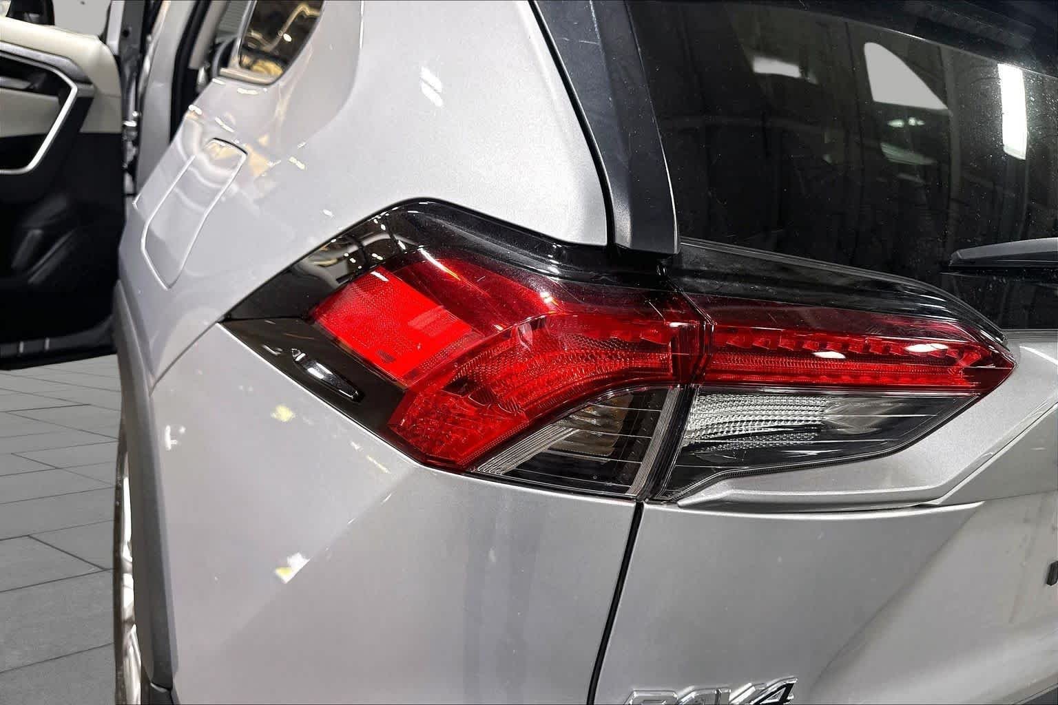 Used 2023 Silver Sky Metallic Toyota XLE Premium image 29