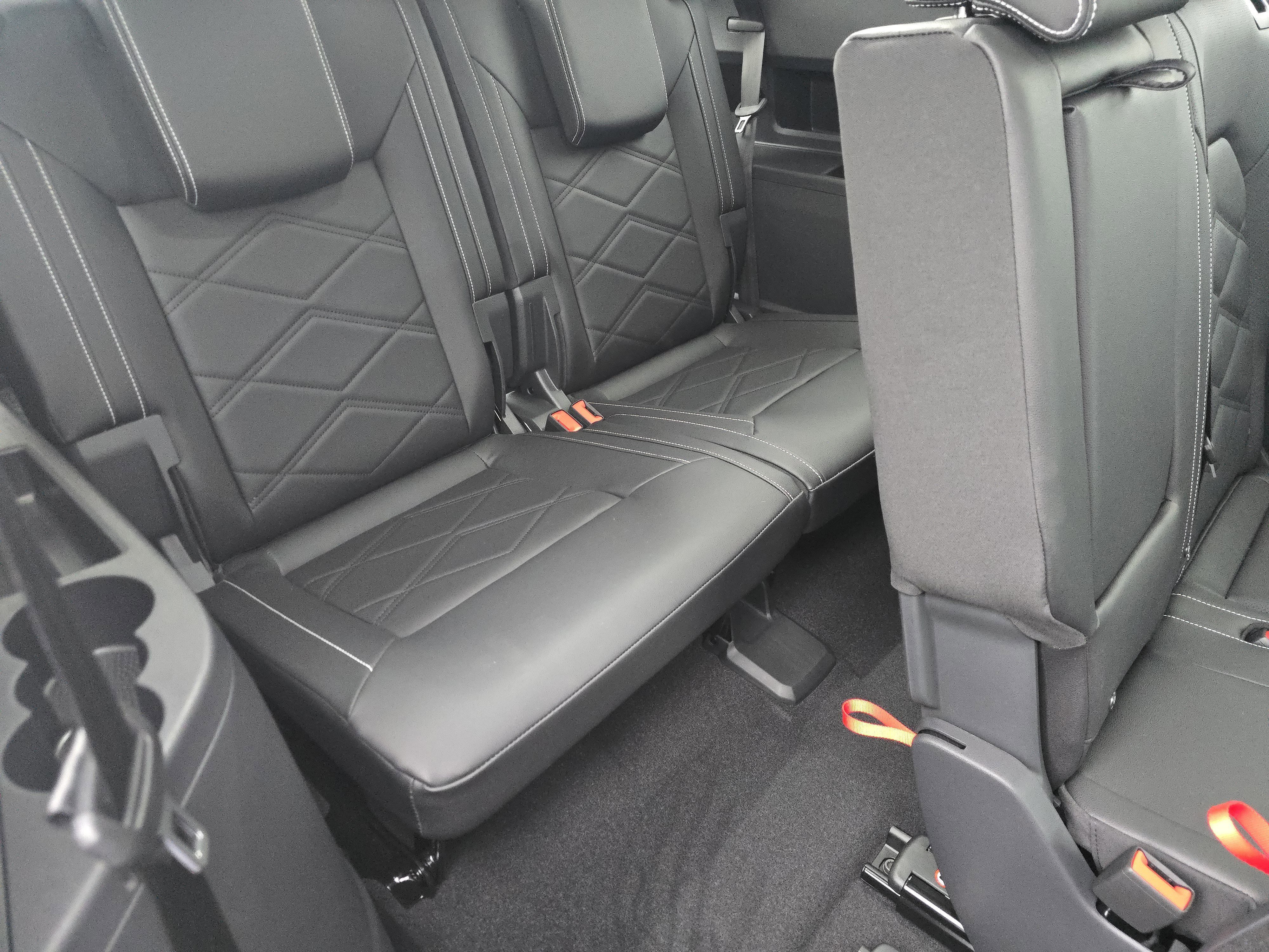New 2026 Pure Gray Volkswagen 2.0T SE w/Technology image 18