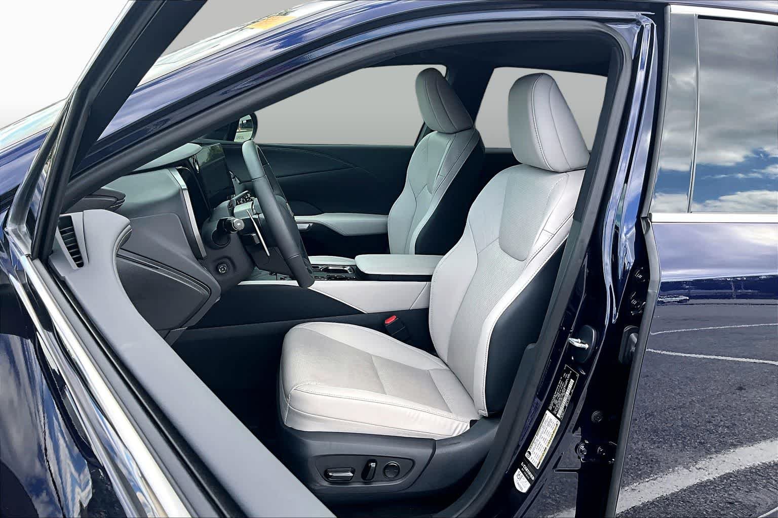 Used 2025 Nightfall Mica Lexus Premium Plus image 8
