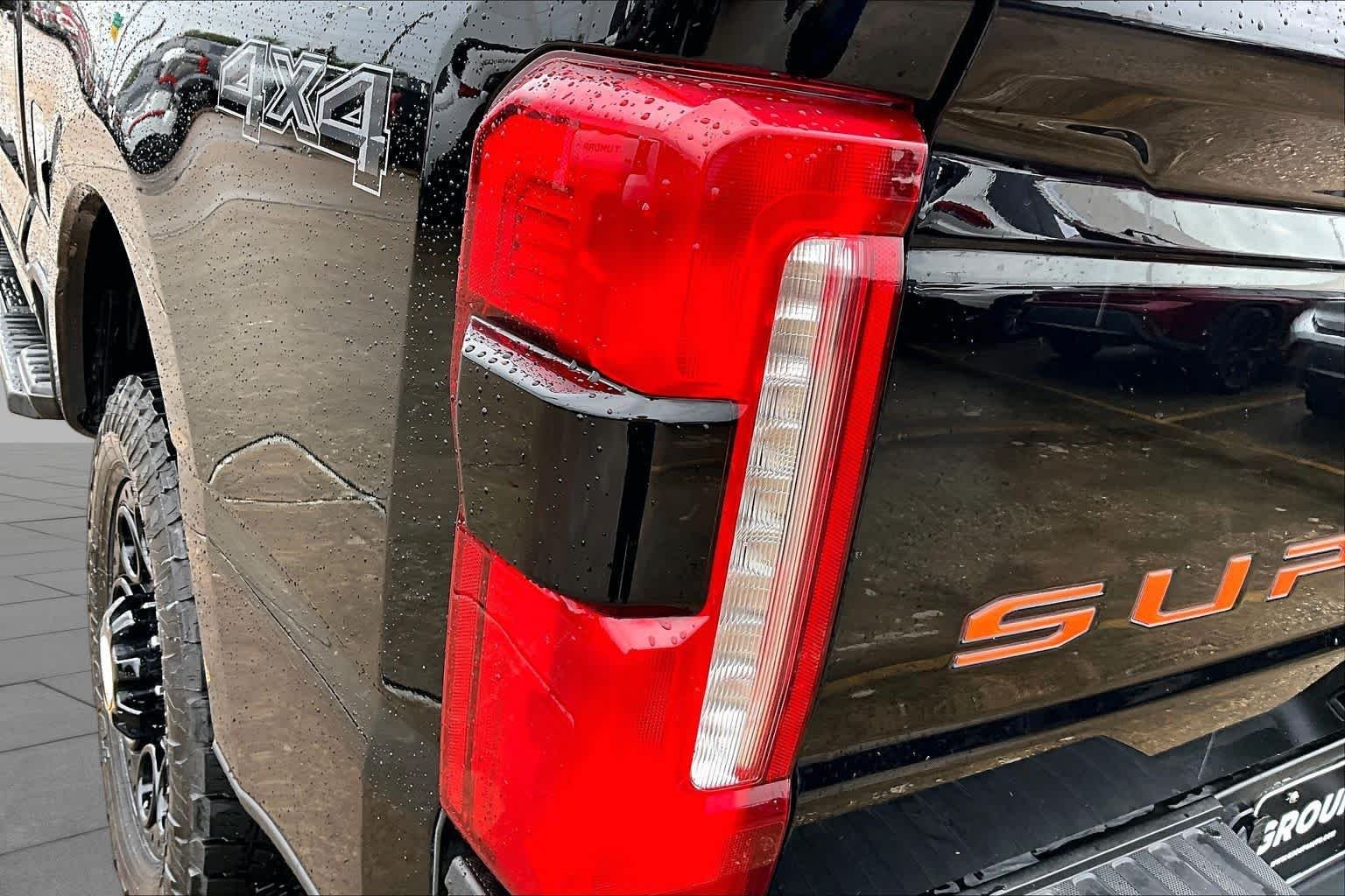 Used 2024 Agate Black Metallic Ford LARIAT image 28