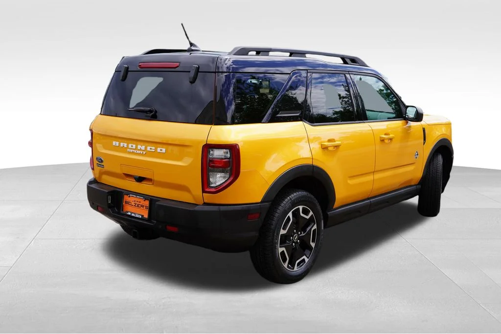 Used 2022 Cyber Orange Metallic Tricoat Ford Outer Banks image 5