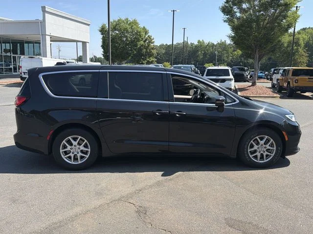 Used 2023 Black Chrysler Touring L image 7