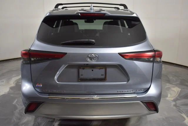 Used 2021  Toyota Platinum image 9
