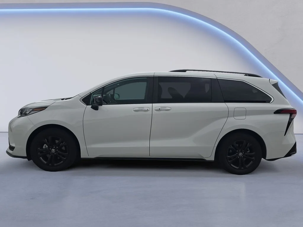 Used 2024 Ice Cap Toyota XSE image 3