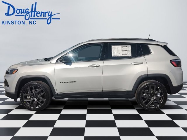 New 2026 Silver Zynith Metallic Clear-Coat Exterior Paint Jeep Latitude Altitude image 2