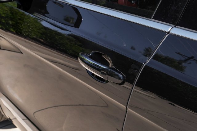 Used 2019 Black Crystal over Cricket Ball Bentley V8 image 59