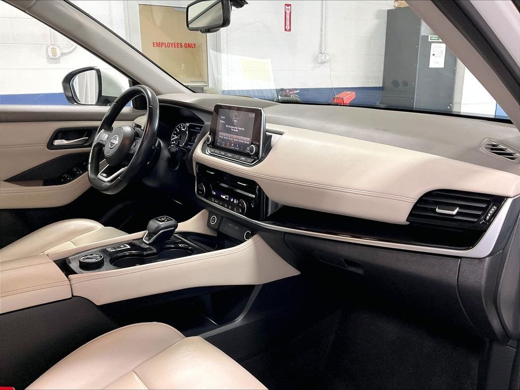 Used 2023 Pearl White Nissan SL image 14