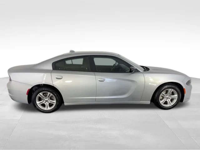 Used 2023 Silver Dodge SXT image 7
