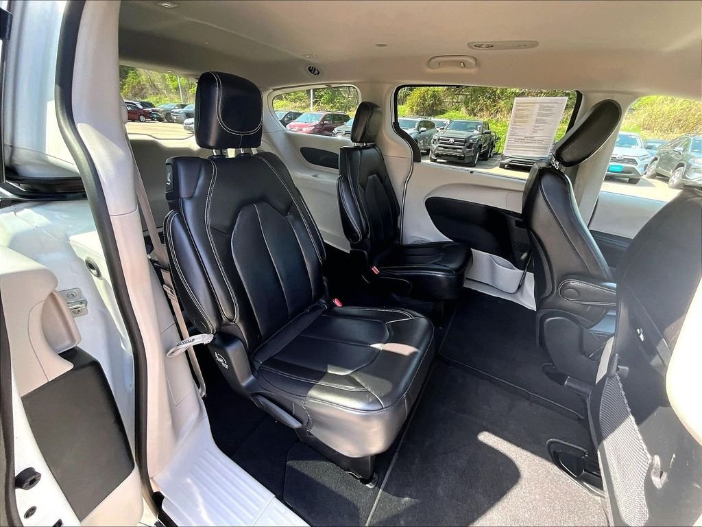 Used 2023 Bright White Clearcoat Chrysler Touring L image 16