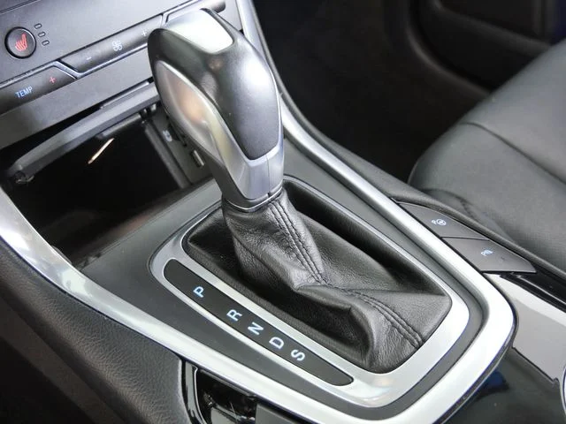 Used 2015  Ford Titanium image 26