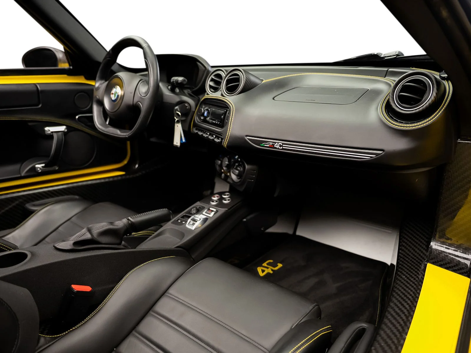 Used 2016 Yellow Alfa Romeo Base image 2