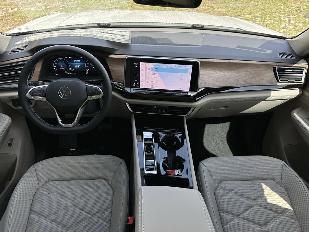 New 2026 White/off-white Volkswagen 2.0T SE w/Technology image 9