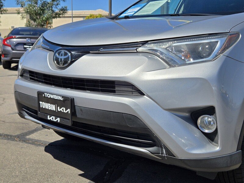 2018 Toyota RAV4 XLE - Photo 8