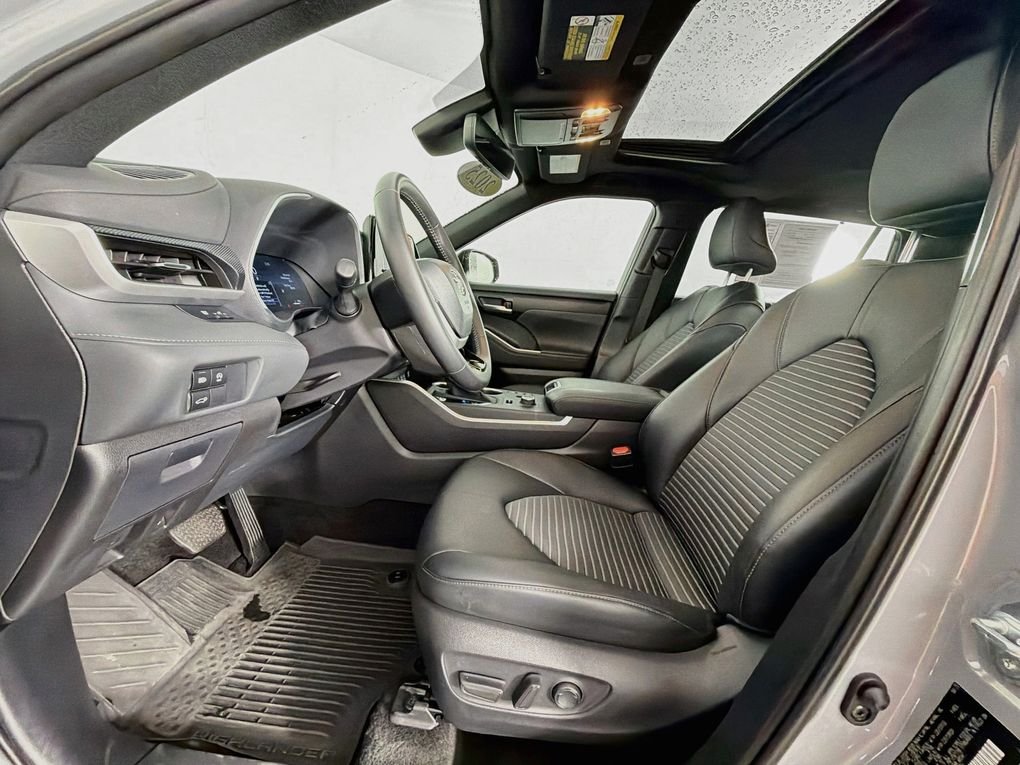 Used 2025  Toyota XSE image 12