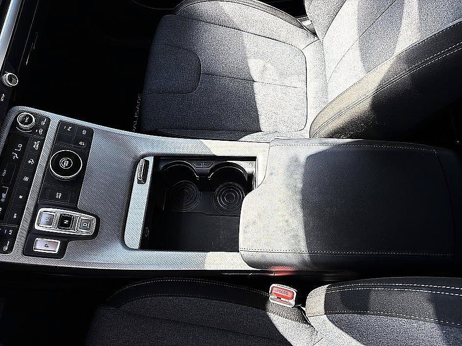 Used 2025 Hyper White Hyundai SE image 17