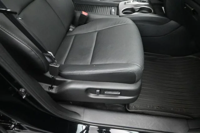 Certified Used 2023 Black Honda EX-L image 33