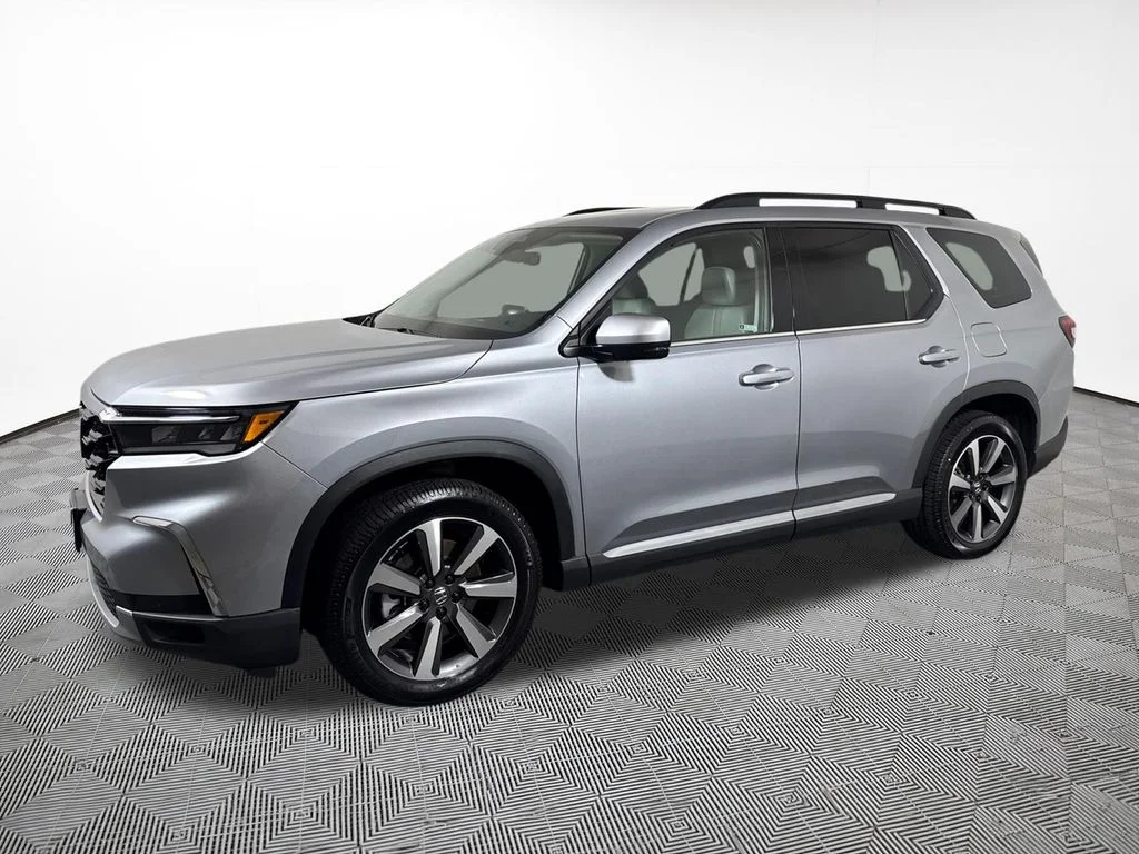 Certified Used 2024 Silver Honda Touring image 2
