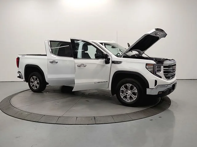 Used 2025 White GMC SLT image 10