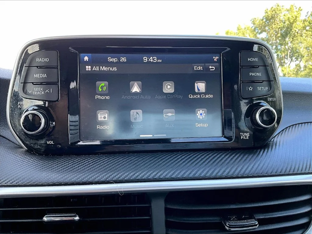 Used 2020 Silver Hyundai SE image 17