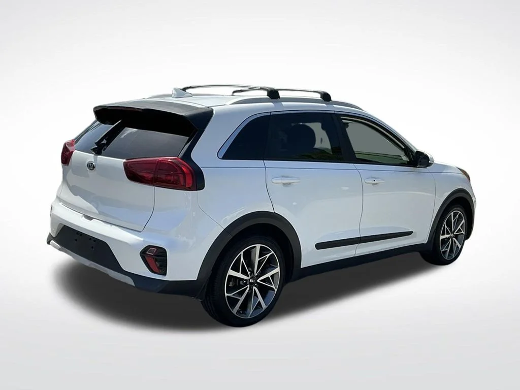 Used 2020 White Kia Touring image 11