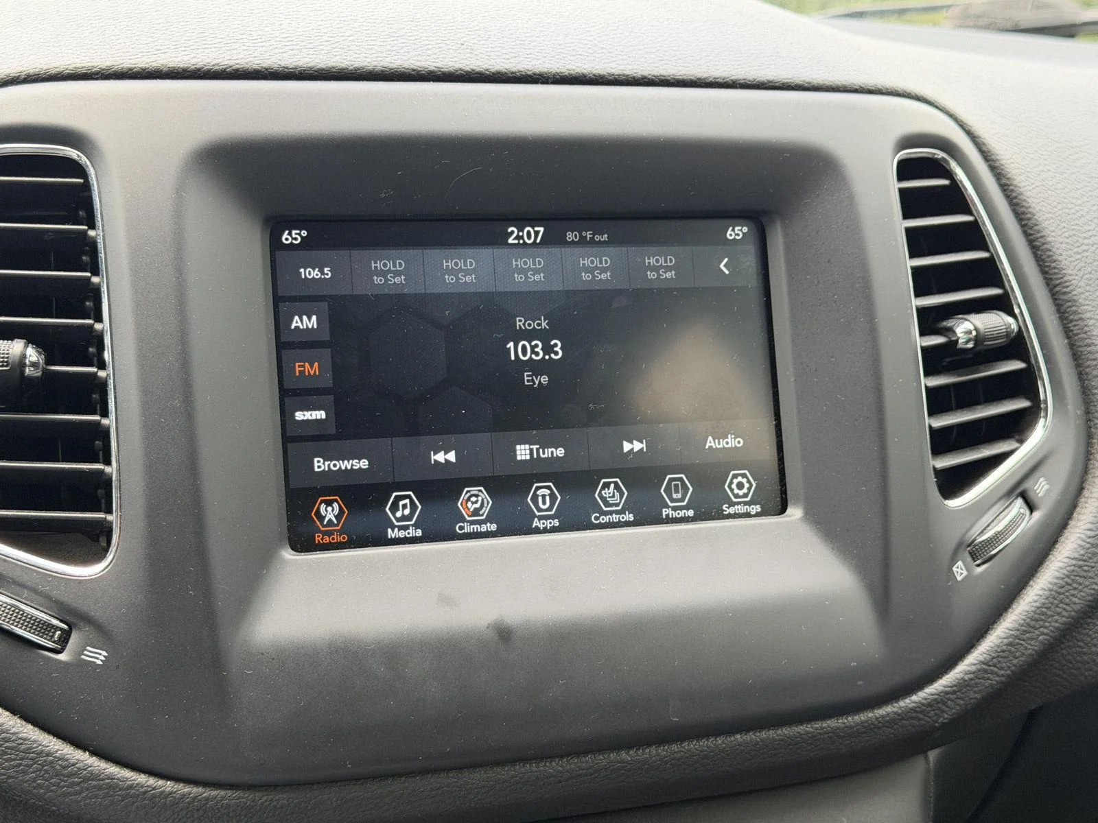 Used 2021 Olive Green Pearlcoat Jeep Latitude image 5