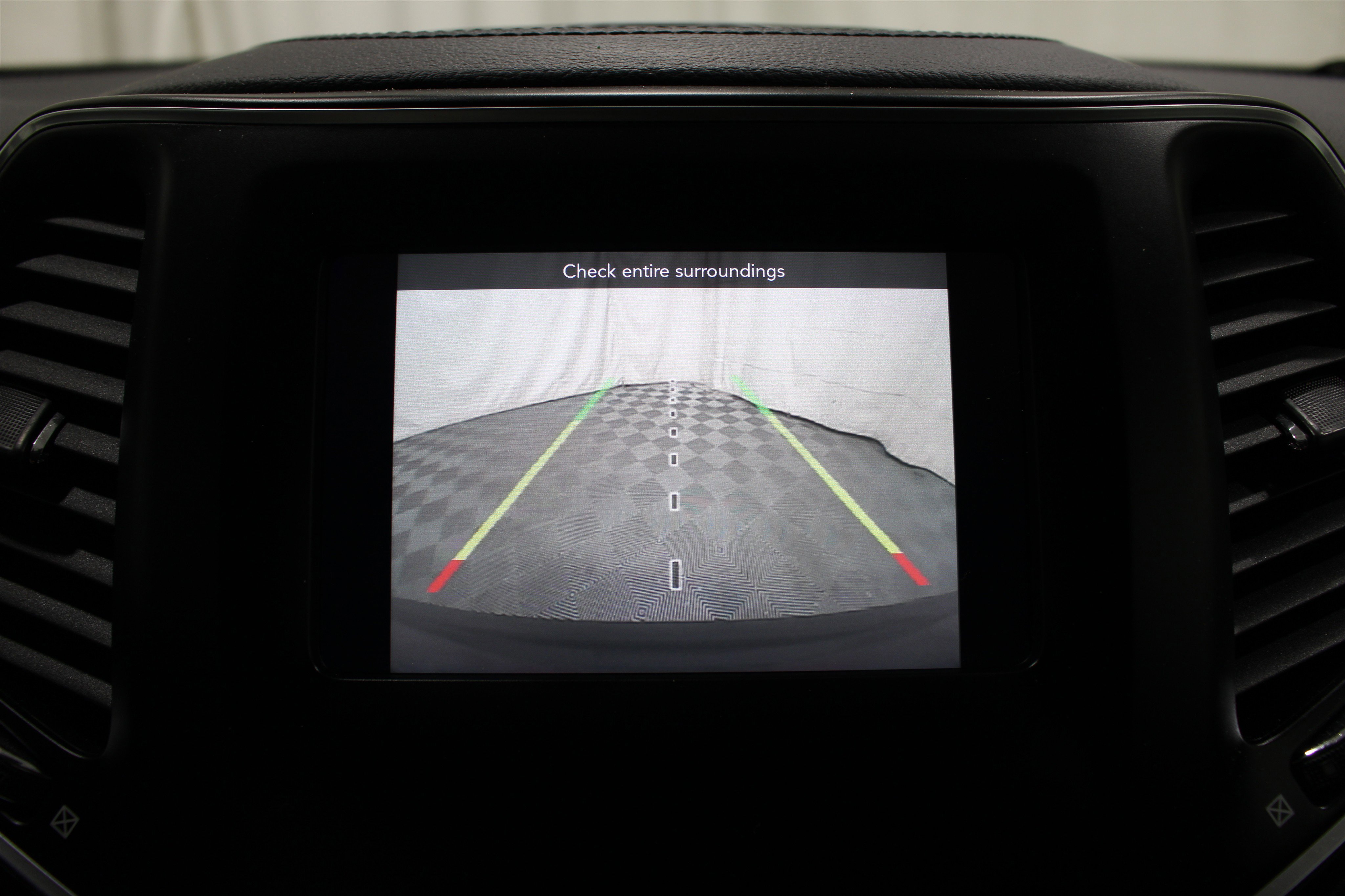 Used 2019 Velvet Red Pearlcoat Jeep Latitude image 14