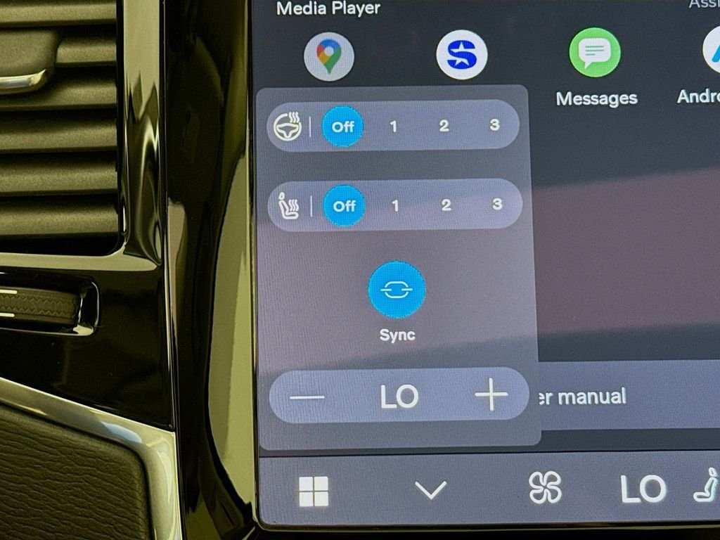 Used 2023 Black Volvo B6 Plus 6-Seater image 22