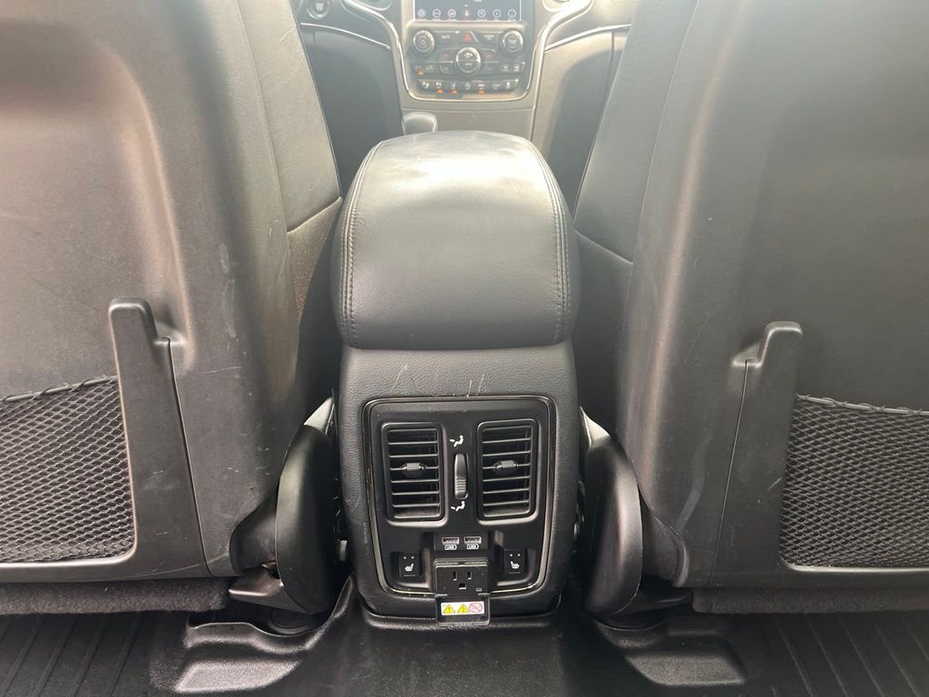 Used 2018 Diamond Black Jeep Overland image 33
