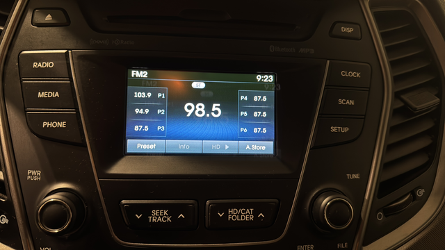 Used 2014 Moonstone Silver Hyundai Base image 14