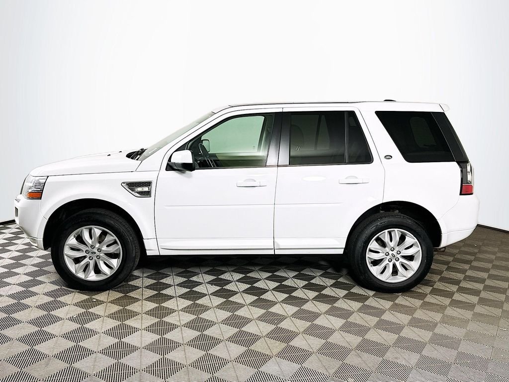 Used 2013 Fuji White Land Rover  image 8